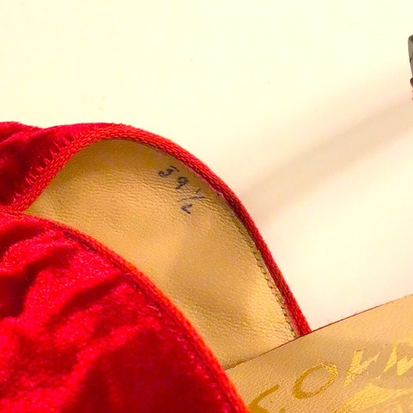 SUPER RARE Ferragamo 1 OF 150 MADE Size 39.5 EU (9.5 US) Red Velvet Satin Heels - Picture 8 of 10